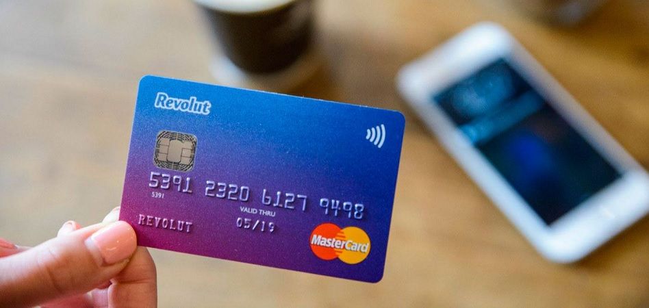Como consiguen clientes los neobancos